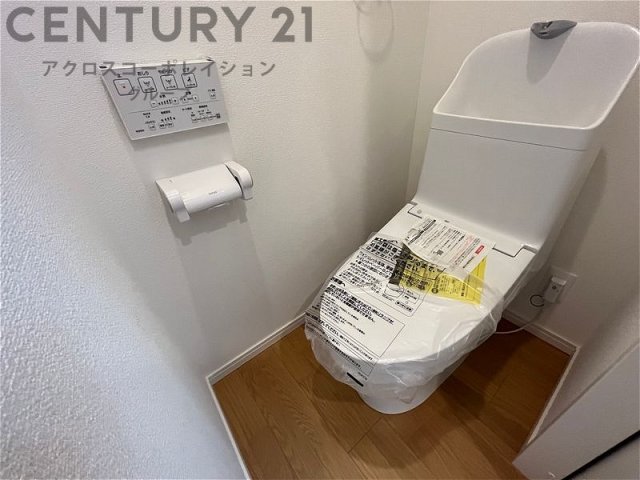 トイレ　温水洗浄便座付きのトイレです♪
