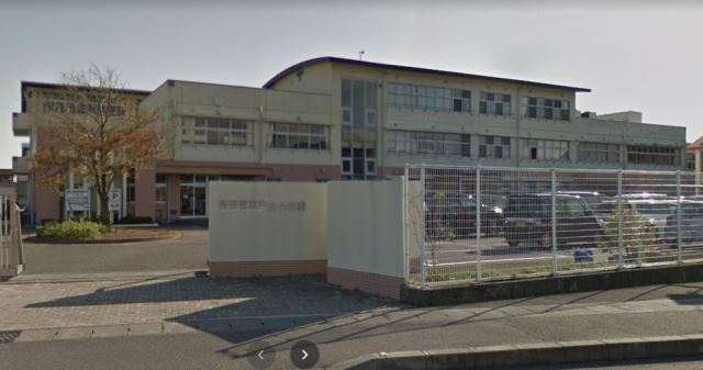 小学校　市立六合小学校（小学校）まで1100m