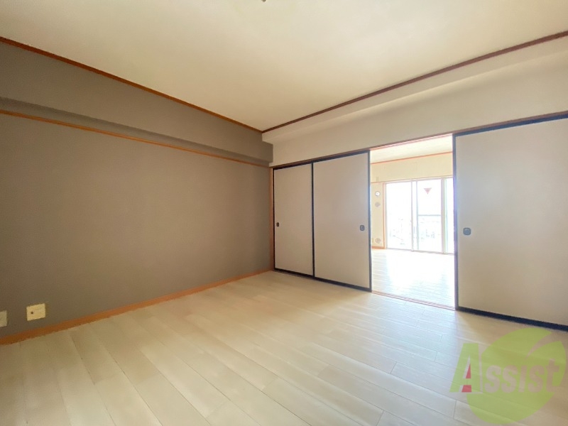 その他部屋・スペース　こちらが寝室です。８帖の広さがあり、広々お使いいただけます。