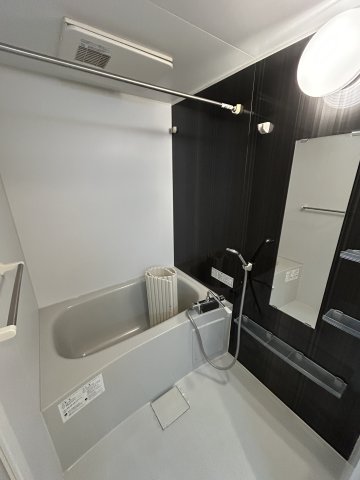 バス・シャワールーム　落ち着いた空間のお風呂です