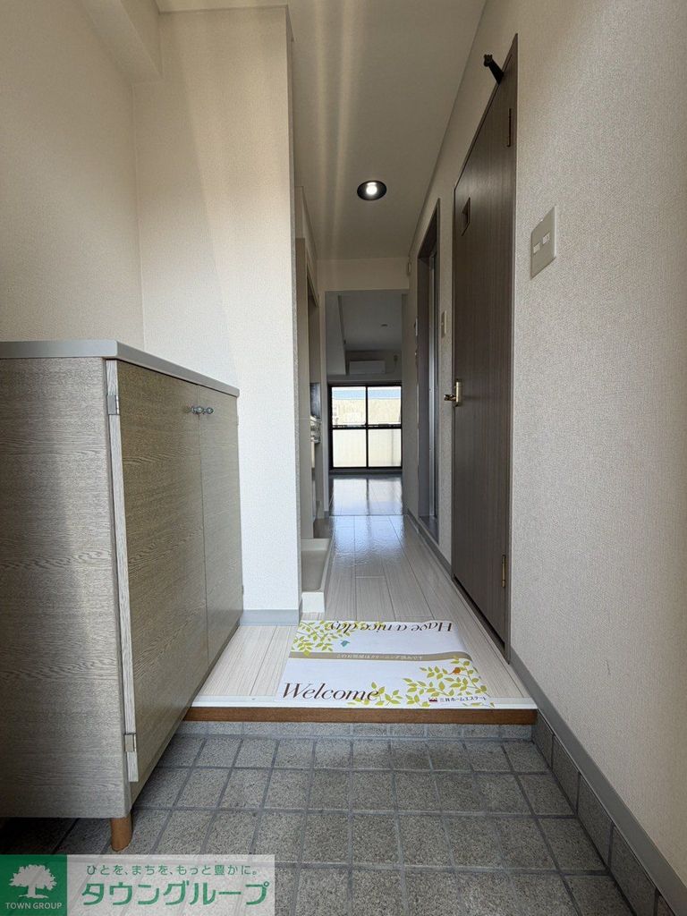 玄関　＊別部屋参考写真です