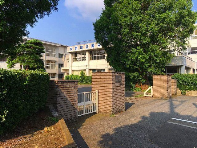 中学校　大泉町立南中学校（中学校）まで800m