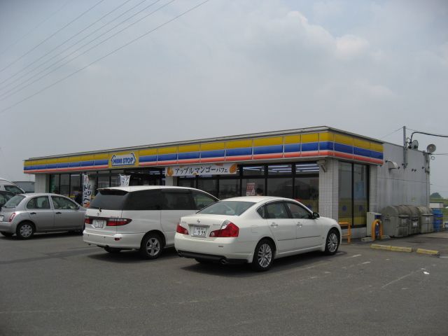 コンビニ　ミニストップ（コンビニ）まで730m