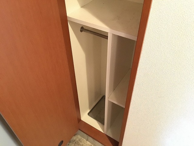 玄関　傘置き付きのシューズボックス