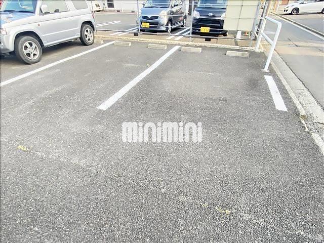 駐車場　敷地内駐車場。