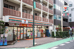 コンビニ　セブンイレブン 新宿百人町2丁目店（コンビニ）まで54m
