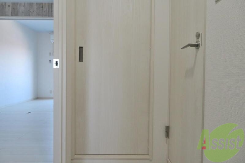 玄関　玄関から見たお部屋の写真ですね。