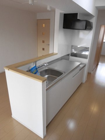 キッチン　コンパクトなキッチンで掃除もラクラク