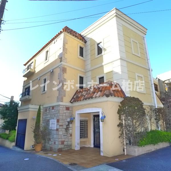 建物外観　外観は落ち着いています
