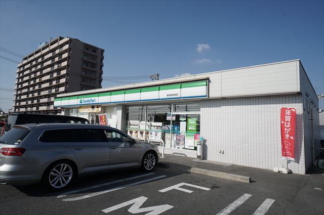 コンビニ　ファミリーマート（コンビニ）まで954m