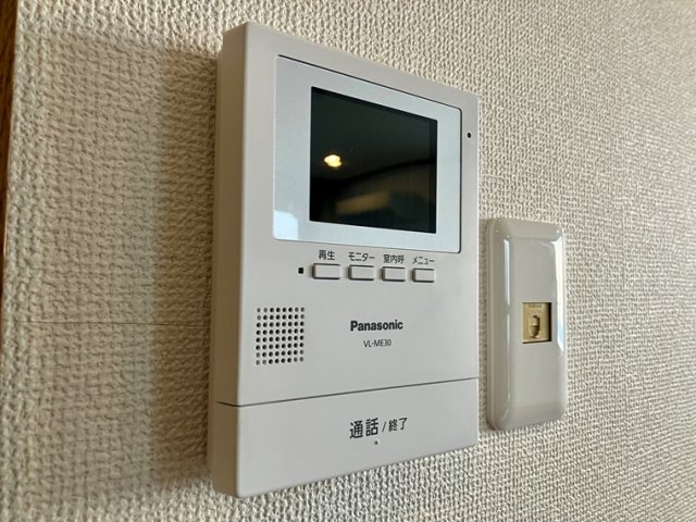 セキュリティ　女性の方でも安心のモニター付きインターフォン♪