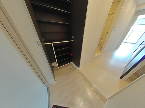 玄関　※別部屋の写真です