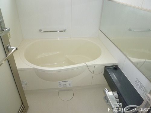 バス・シャワールーム　※同物件別部屋参考画像
