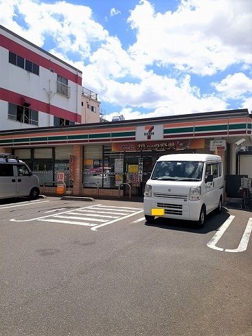 コンビニ　セブンイレブン前野町3丁目店（コンビニ）まで82m