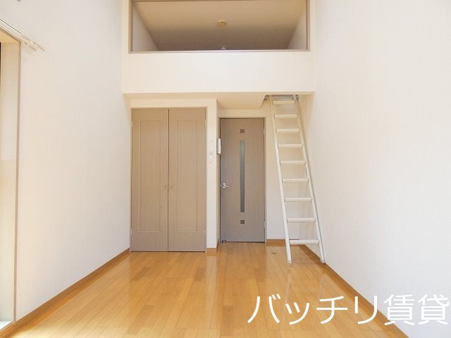 居室・リビング　別号室タイプの為、現状を優先致します。