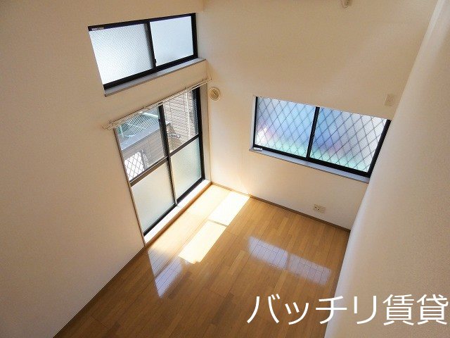 バルコニー　別号室タイプの為、現状を優先致します。