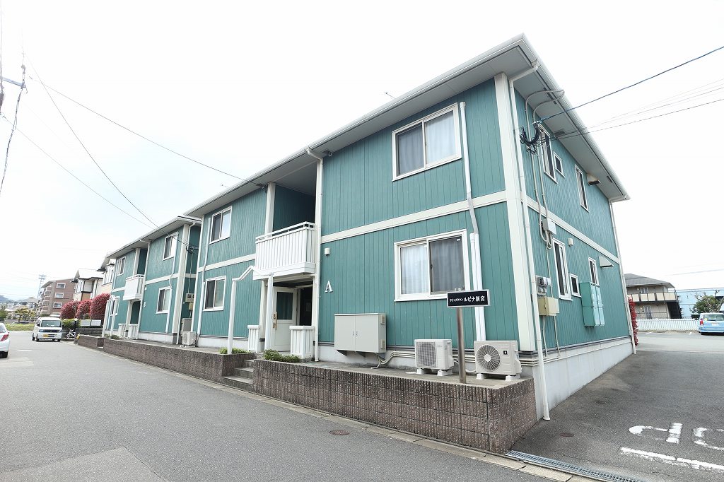 建物外観　淡いターコイズのおしゃれな外観です。