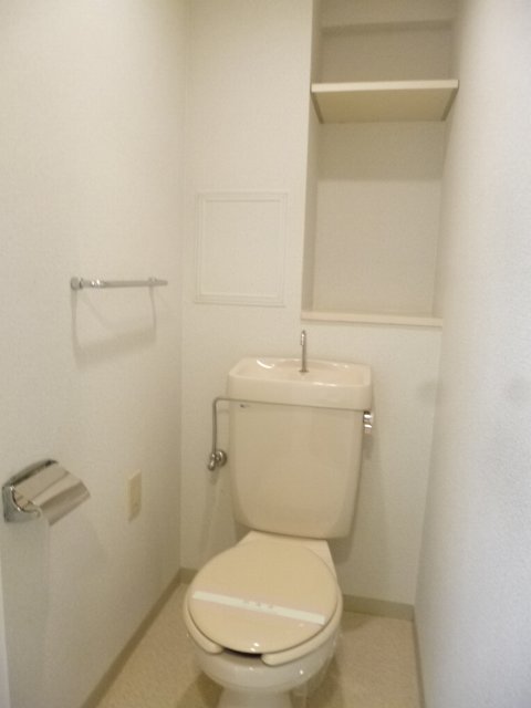 トイレ　異なる号室の室内写真です
