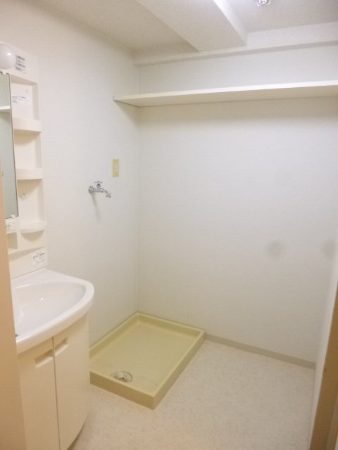 洗面設備　異なる号室の室内写真です