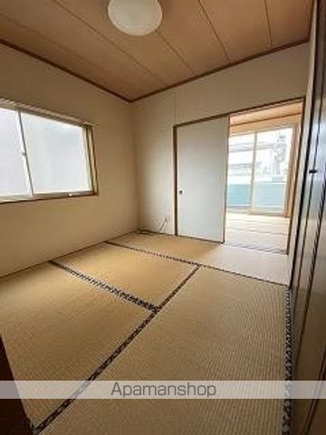 ビバリーハイツの居間写真