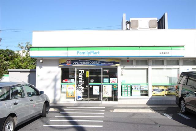 コンビニ　ファミリーマート（コンビニ）まで479m