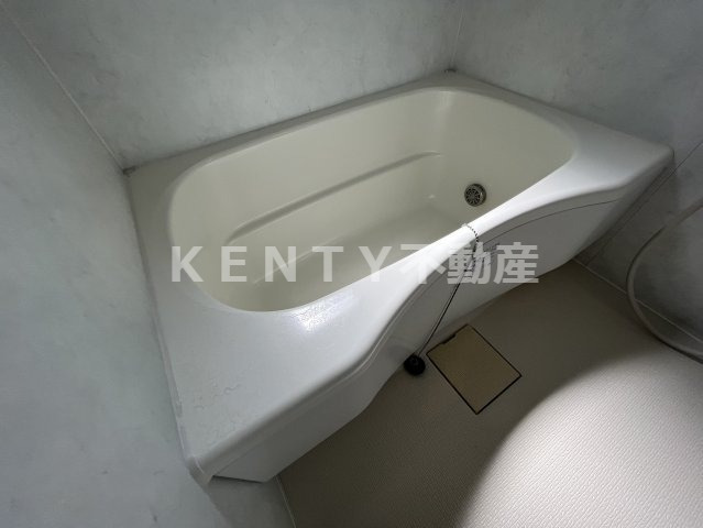 バス・シャワールーム　コンパクトで使いやすいお風呂です