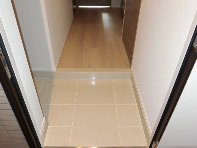 玄関　（別タイプ参考写真）メイクスデザイン王子　北区王子2