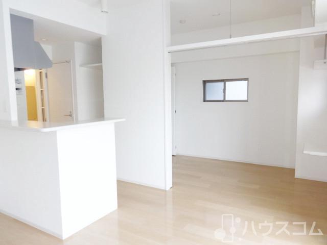 居室・リビング　白を基調とした室内は清潔感があります♪
