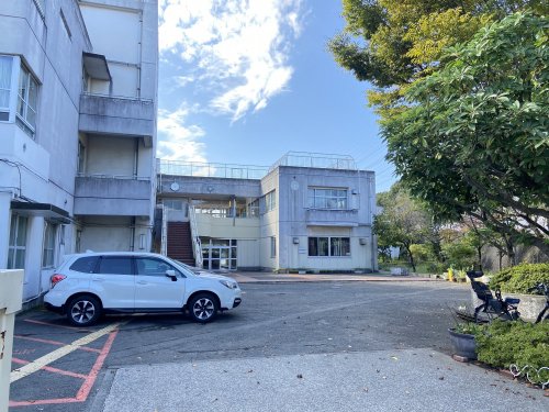 小学校　川崎市立栗木台小学校（小学校）まで971m