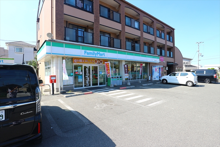 コンビニ　ファミリーマート河南一須賀店（コンビニ）まで735m