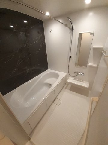 バス・シャワールーム　コンパクトで使いやすいお風呂です