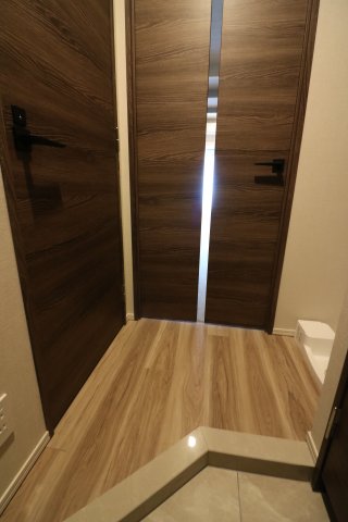 玄関　※同間取り別部屋参考写真となります
