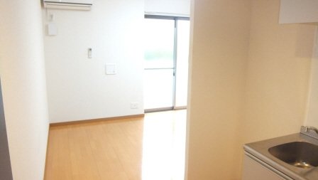 居室・リビング　オートロック付きです。