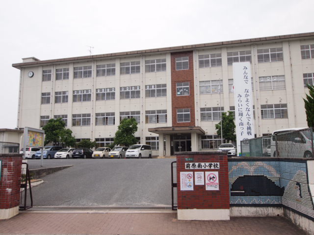 小学校　糸島市立前原南小学校（小学校）まで1077m