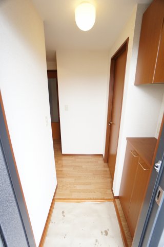 玄関　※反転タイプの写真です