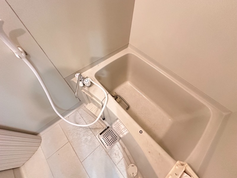 バス・シャワールーム　お湯をためて一日の疲れを癒して下さい。