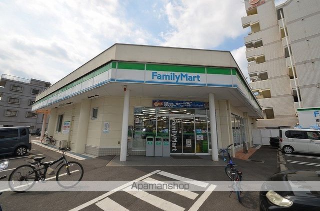 コンビニ　ファミリーマート（コンビニ）まで394m