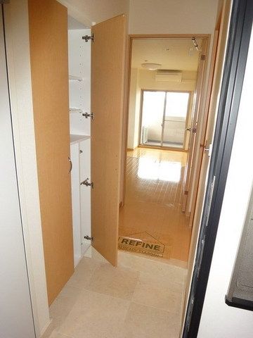 玄関　大型シューズボックス完備