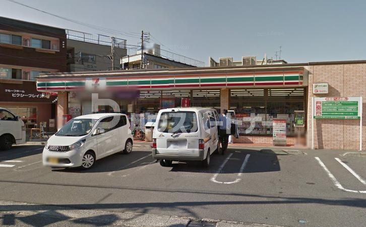 コンビニ　セブンイレブン千葉白旗店（コンビニ）まで590m