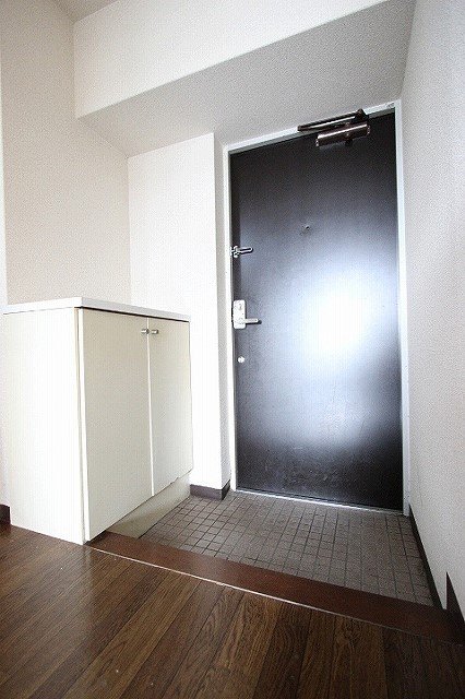 玄関　同物件別号室のものです。