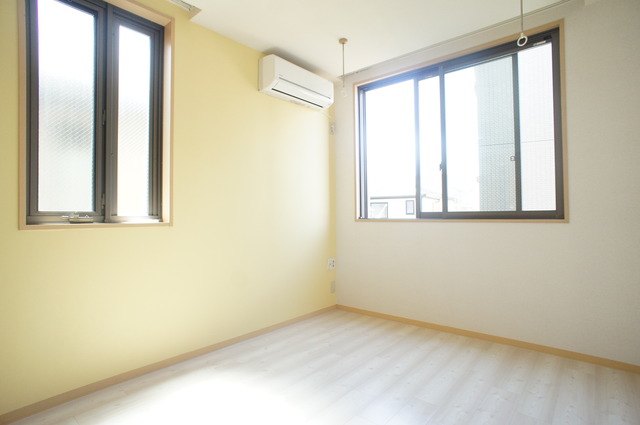 居室・リビング　２面採光なので、明るく風通しのよいお部屋です♪