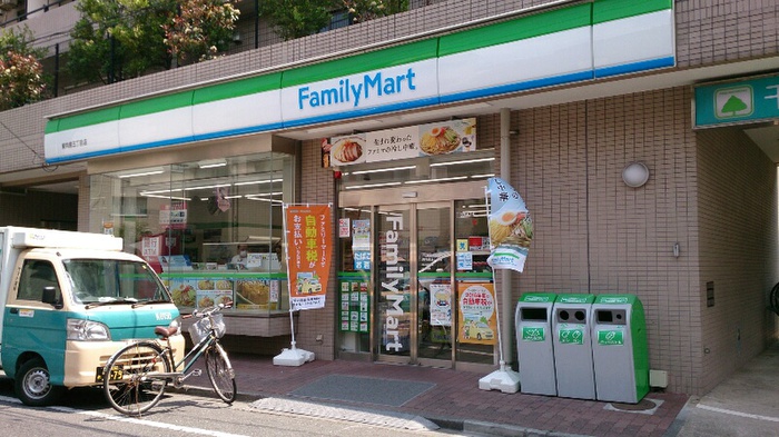 コンビニ　ファミリーマート（コンビニ）まで450m