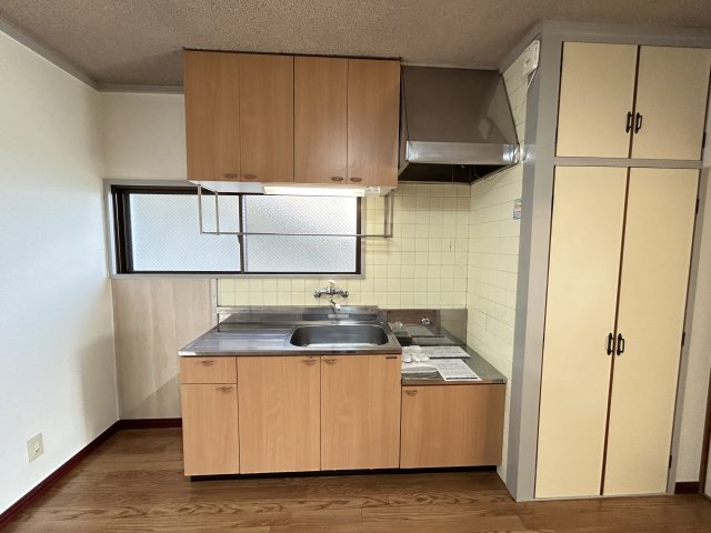 キッチン　※写真は別号室のものになります。現況優先。
