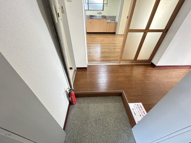玄関　※写真は別号室のものになります。現況優先。