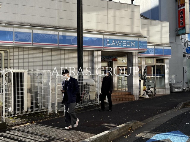 コンビニ　ローソン 稲毛駅東口通店（コンビニ）まで691m