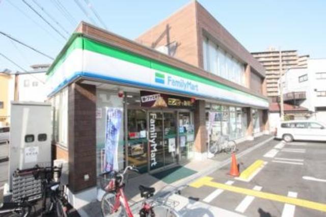 コンビニ　ファミリーマート新喜多東店（コンビニ）まで655m