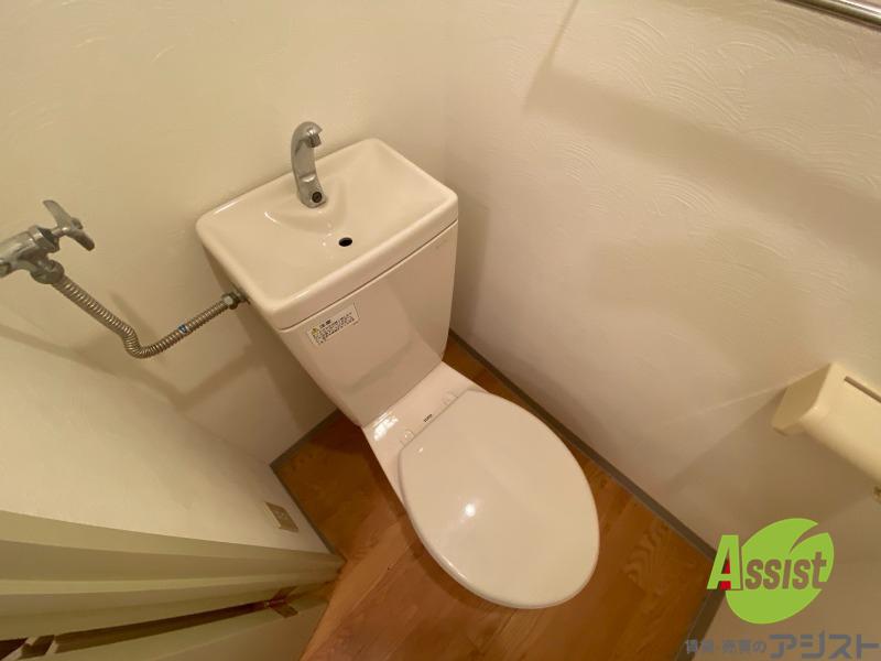 トイレ　こちらはトイレです。清潔感があり、安心して使用できます。