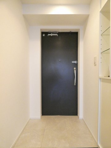 玄関　※別部屋の参考写真です。