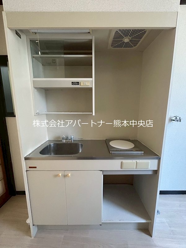 キッチン　キッチン部分も広く使用できます。