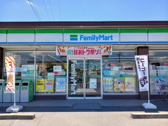 コンビニ　ファミリーマート（コンビニ）まで1000m